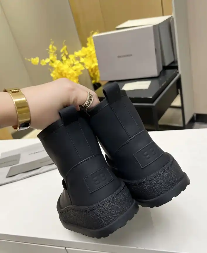 hype Balenciaga Boots