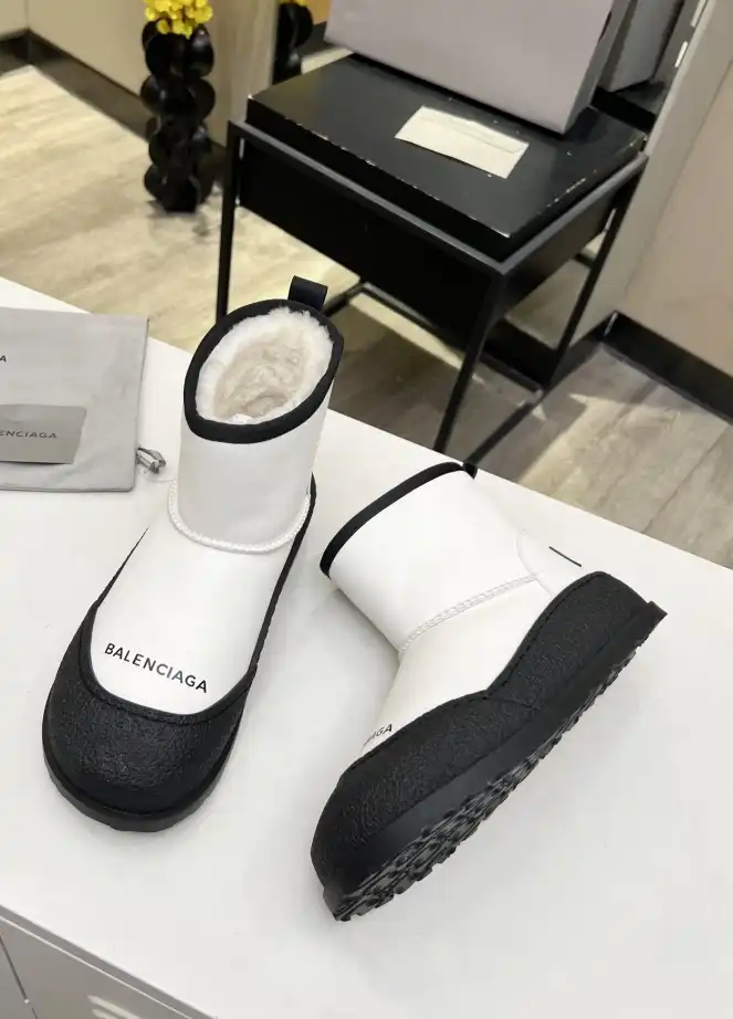 hype Balenciaga Boots