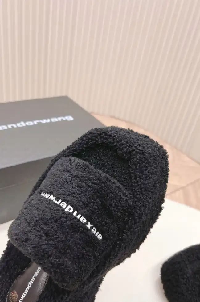 hype Alexander Wang Slippers