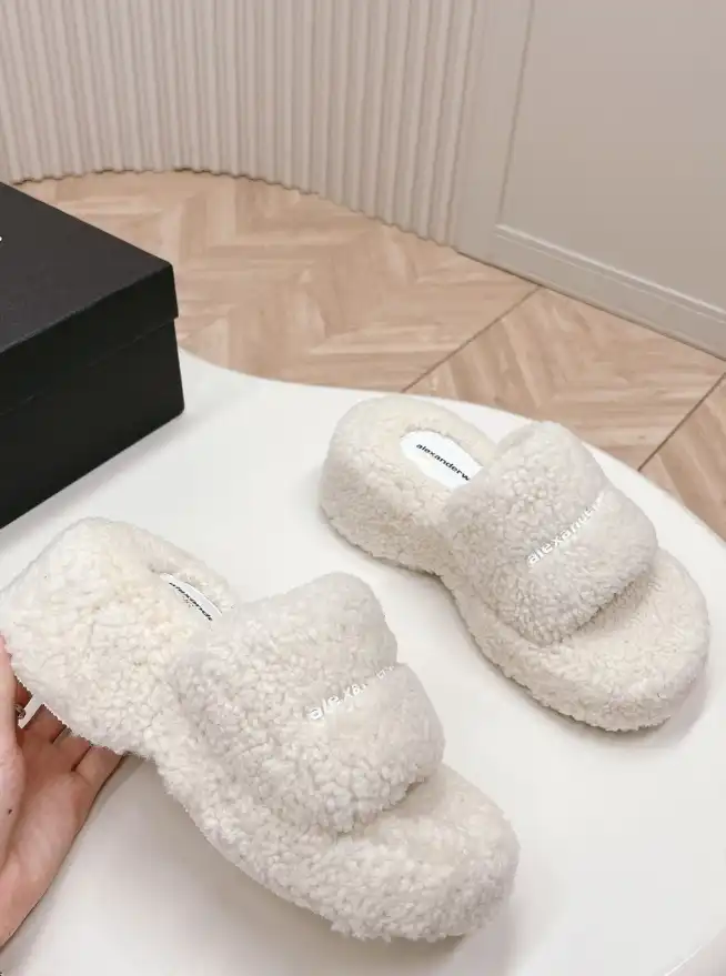 hype Alexander Wang Slippers