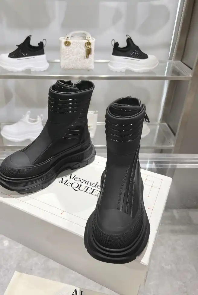 hype McQueen Boots