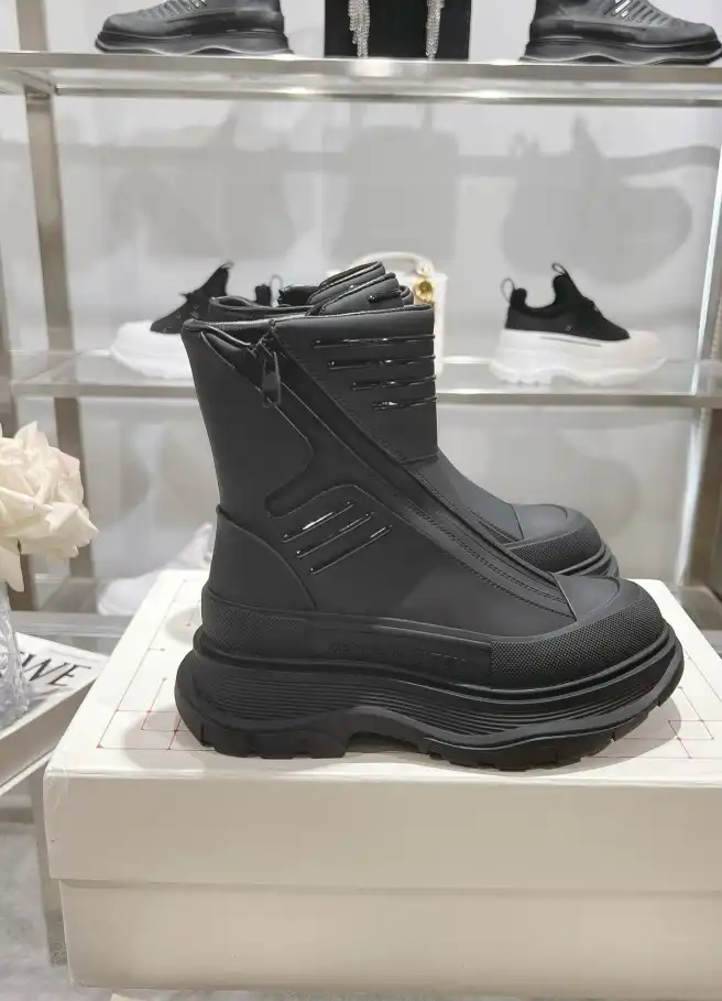 hype McQueen Boots