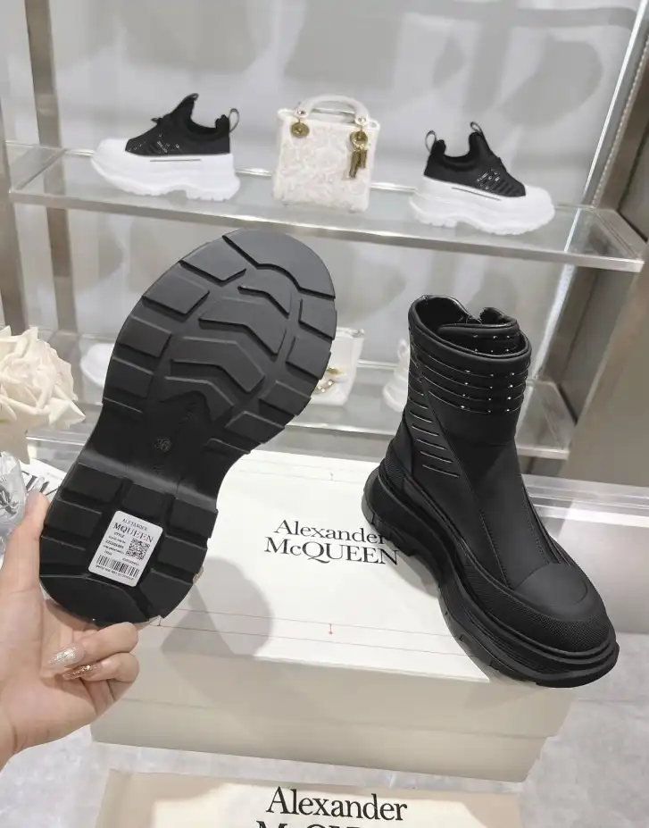 hype McQueen Boots