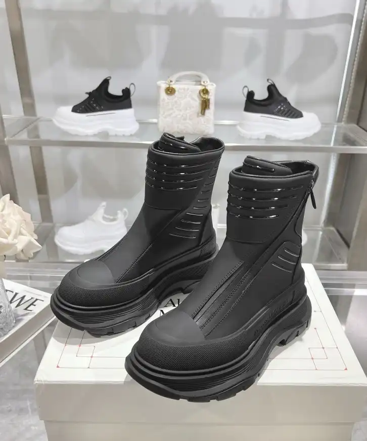 hype McQueen Boots