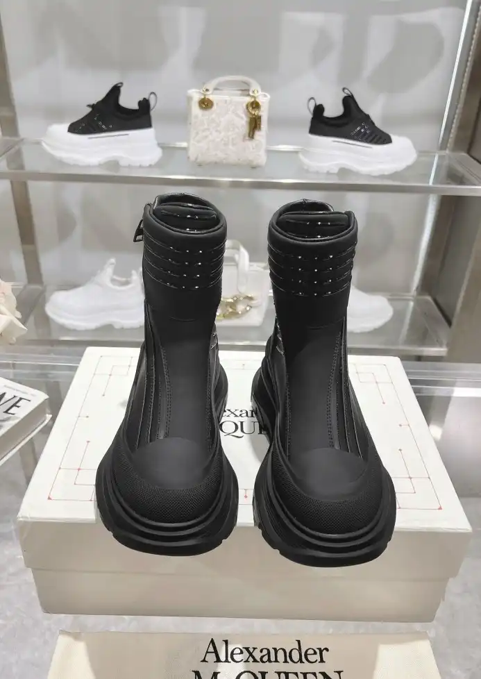 hype McQueen Boots