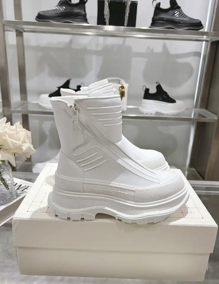 hype McQueen Boots