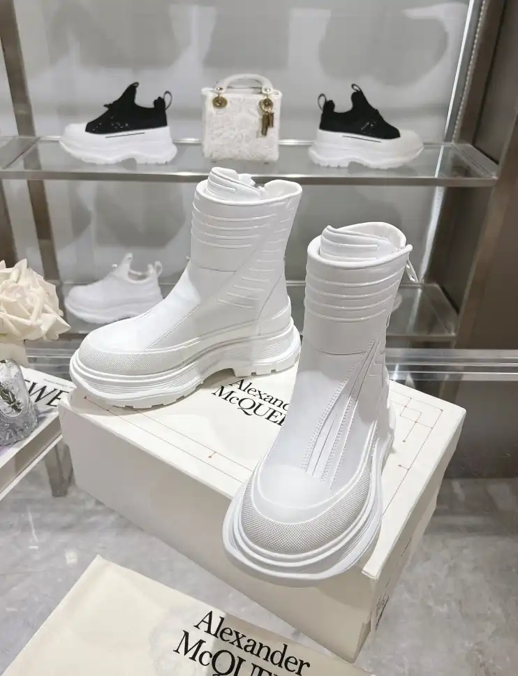 hype McQueen Boots