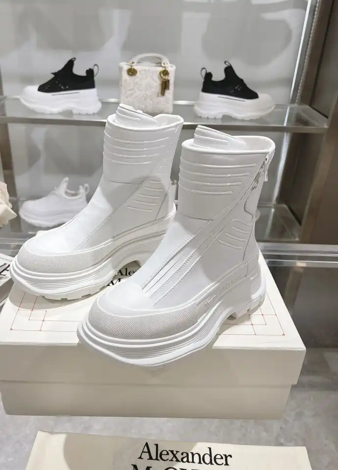 hype McQueen Boots