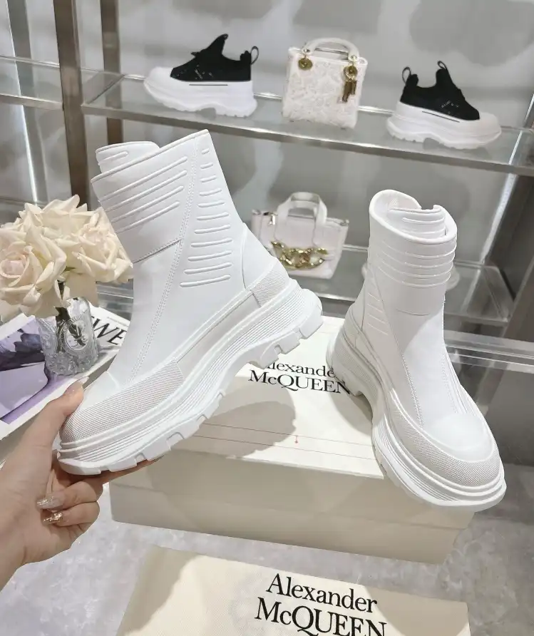 hype McQueen Boots