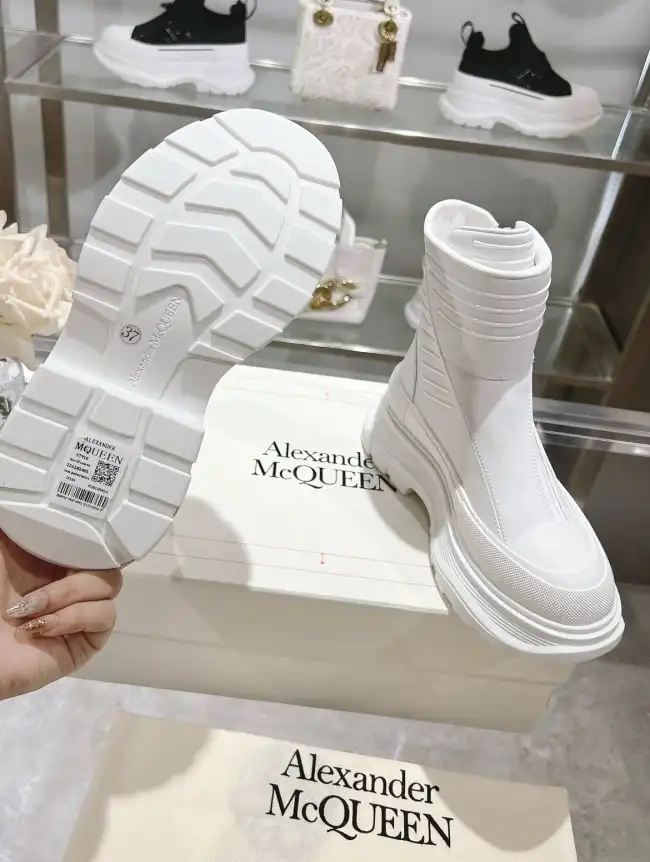 hype McQueen Boots