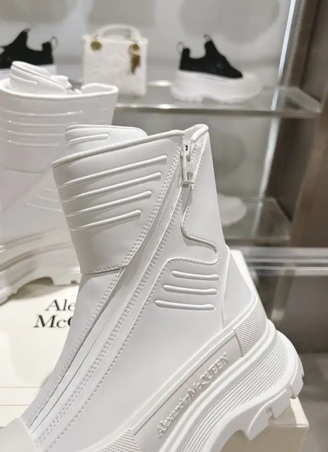 hype McQueen Boots