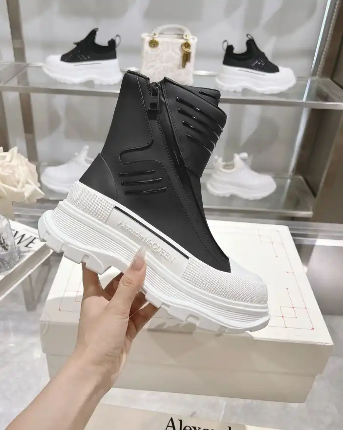 hype McQueen Boots