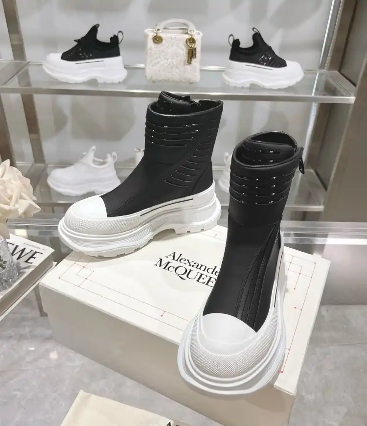 hype McQueen Boots