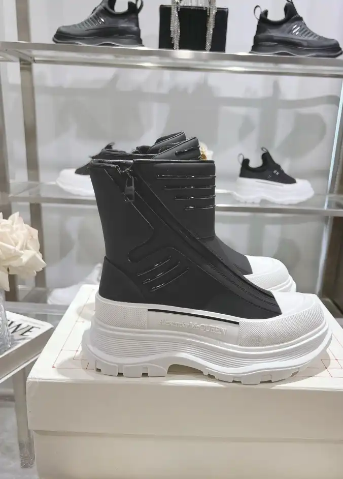 hype McQueen Boots