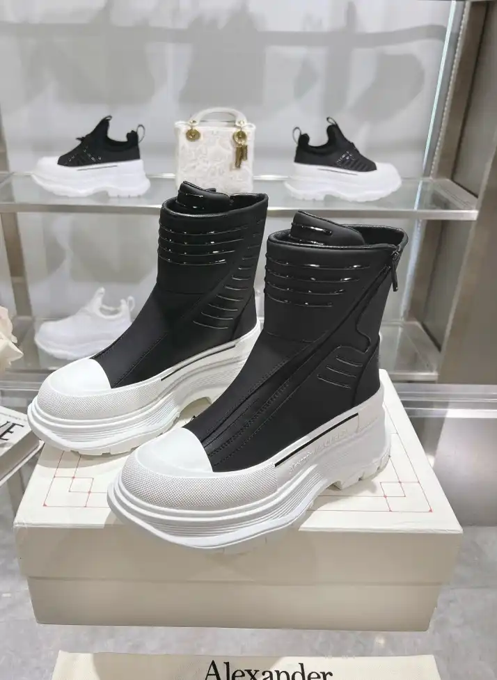 hype McQueen Boots