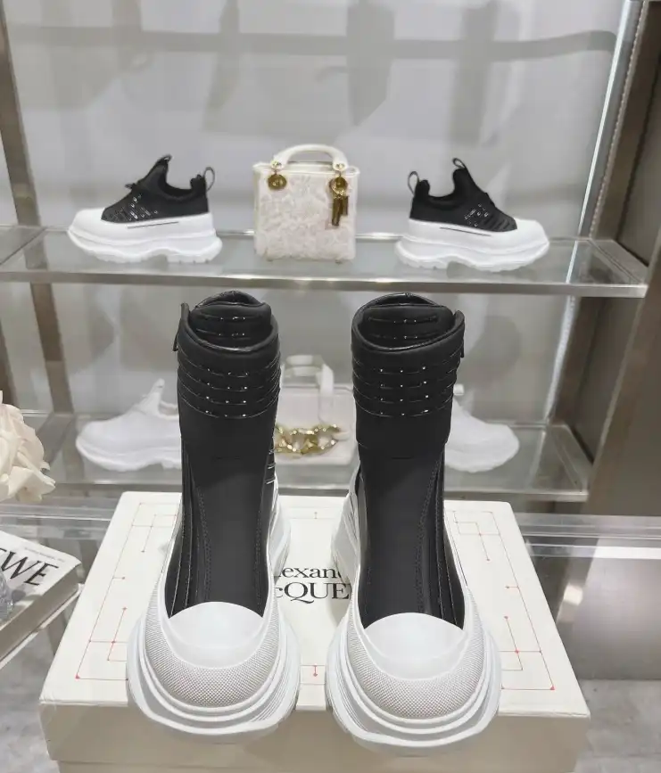 hype McQueen Boots