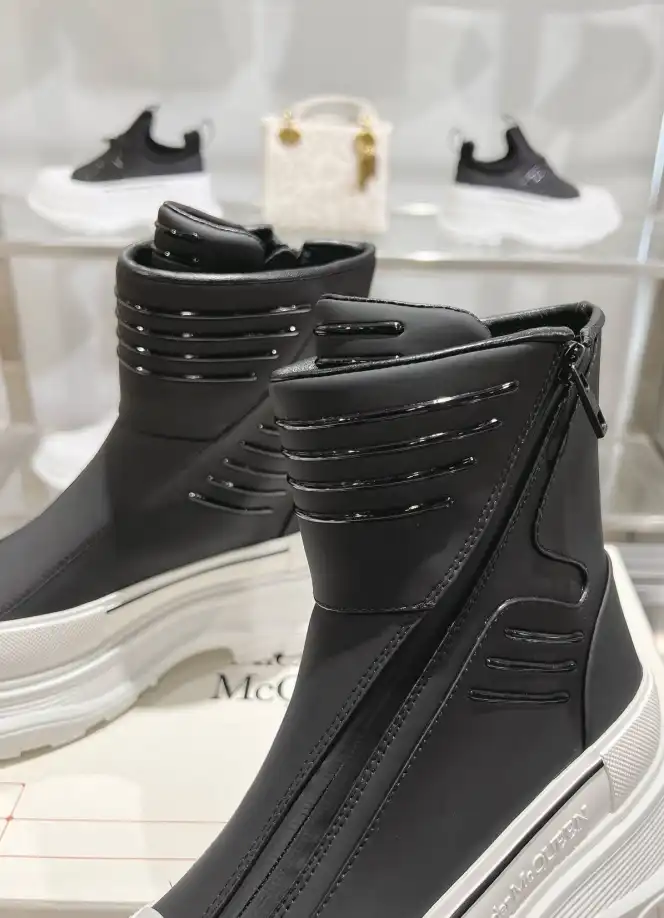 hype McQueen Boots