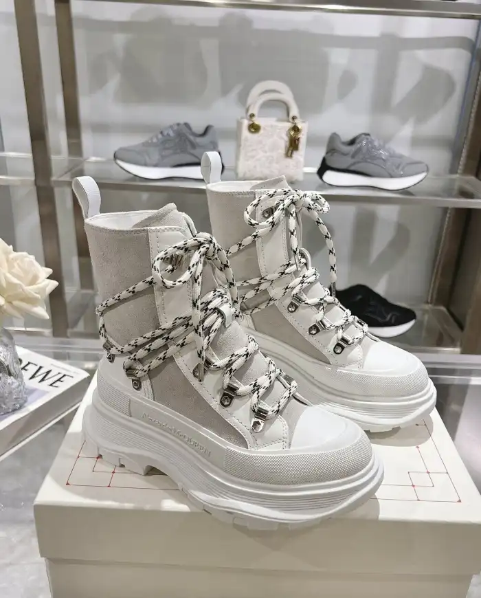 hype McQueen Boots