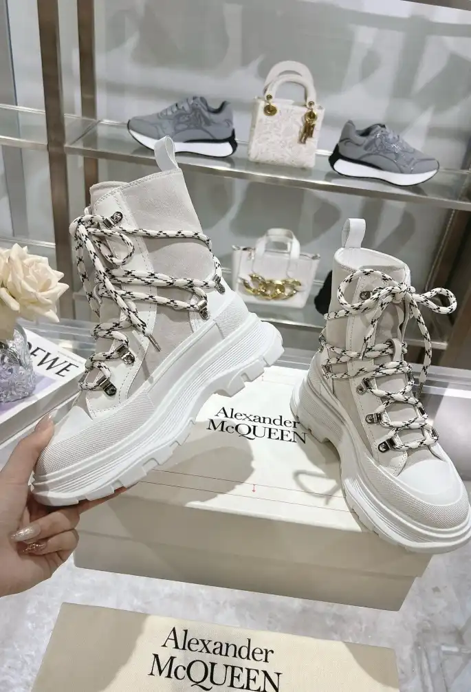 hype McQueen Boots