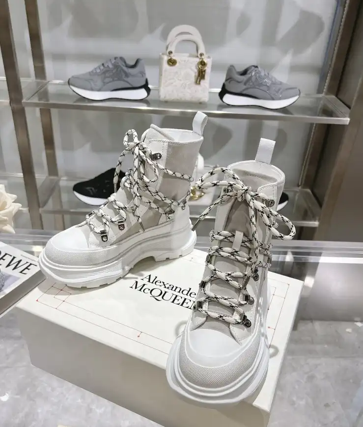 hype McQueen Boots