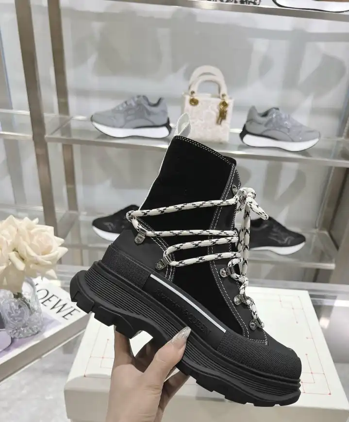 hype McQueen Boots