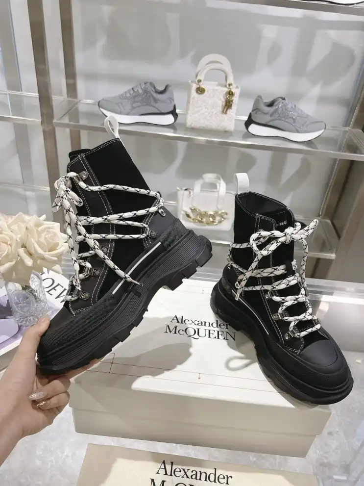 hype McQueen Boots