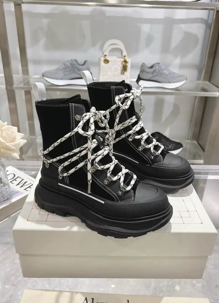 hype McQueen Boots