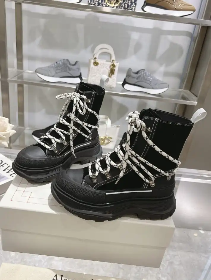 hype McQueen Boots