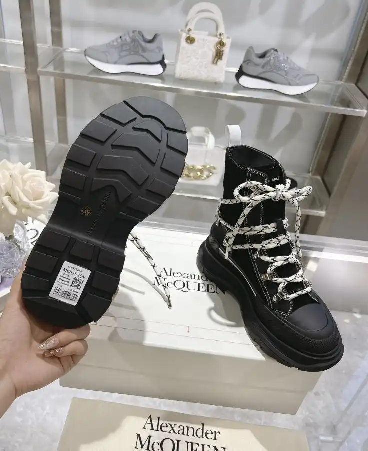 hype McQueen Boots