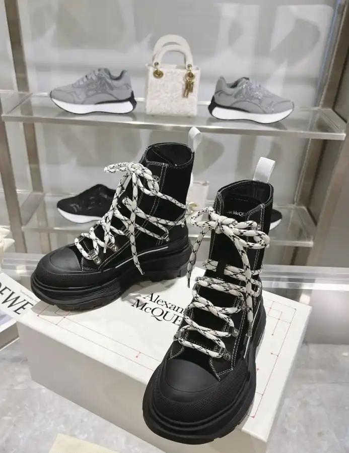 hype McQueen Boots