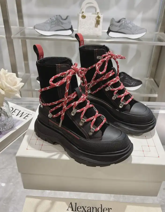 hype McQueen Boots