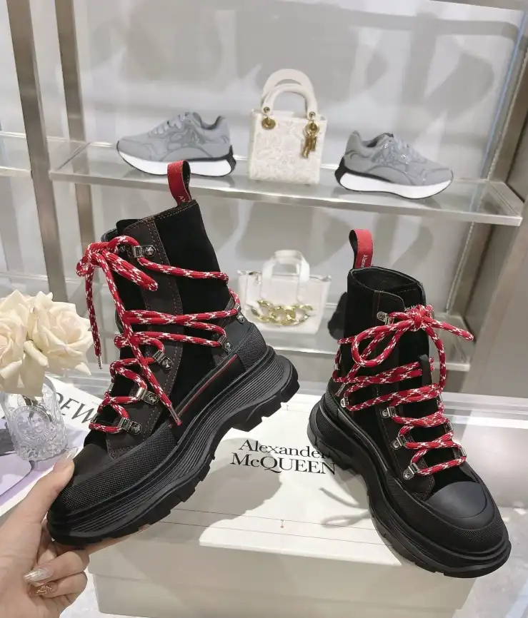 hype McQueen Boots