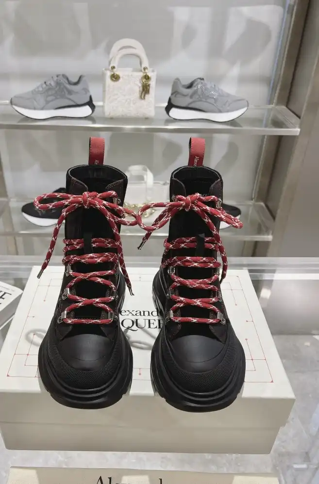 hype McQueen Boots