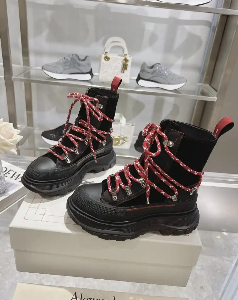 hype McQueen Boots