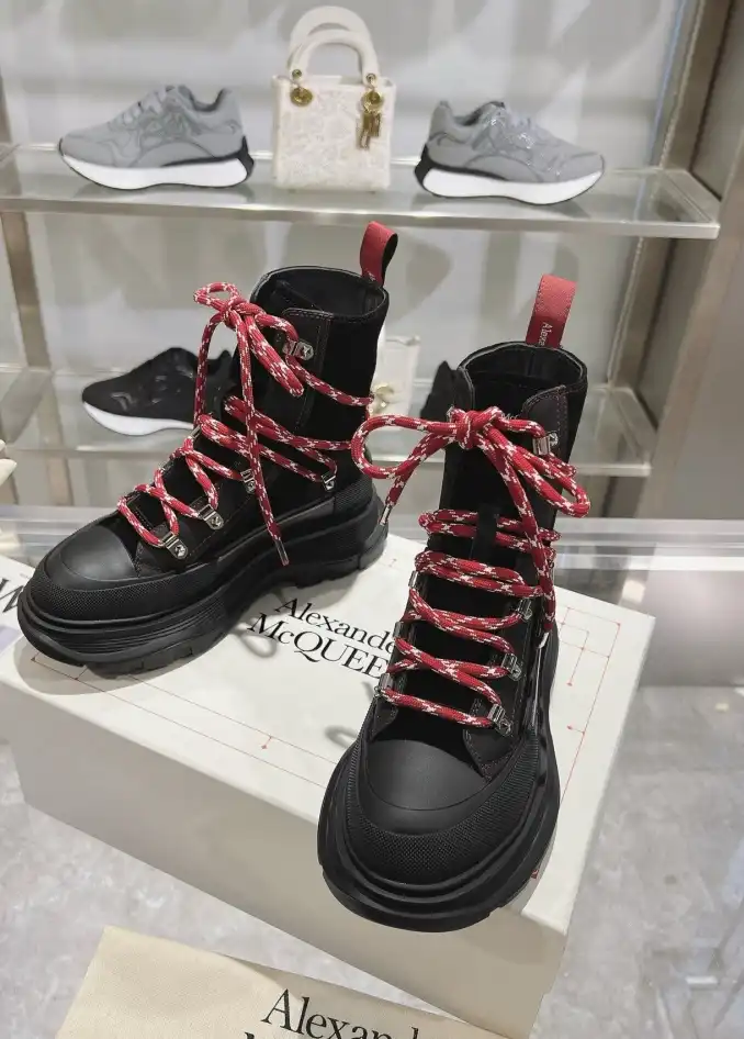 hype McQueen Boots