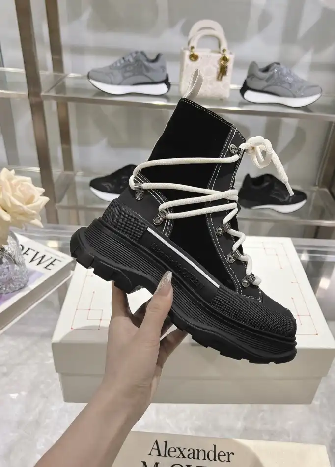 hype McQueen Boots