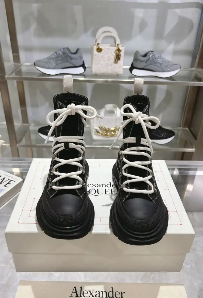 hype McQueen Boots