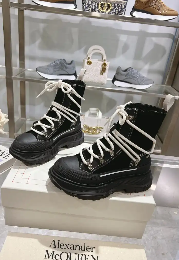 hype McQueen Boots