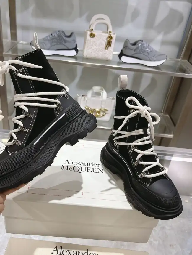 hype McQueen Boots