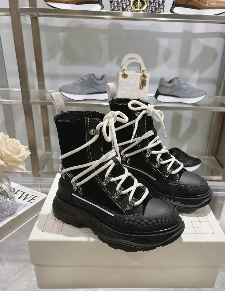 hype McQueen Boots