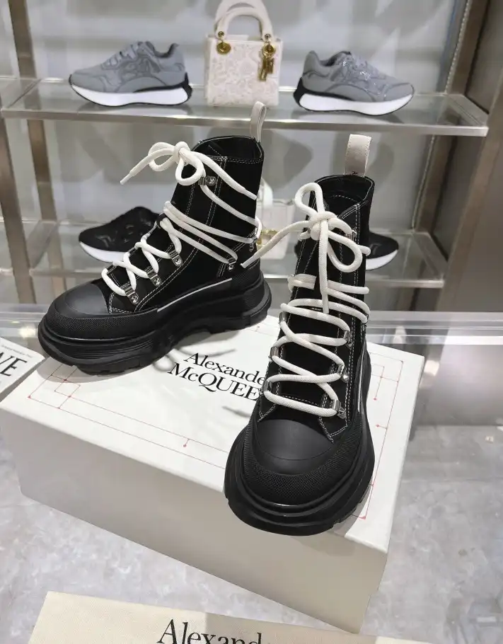 hype McQueen Boots