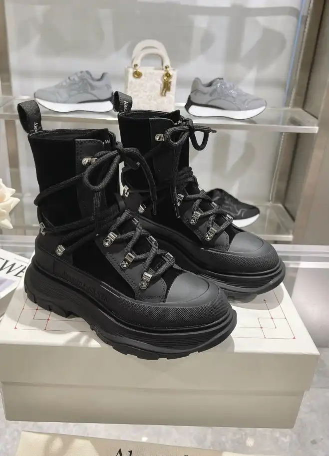 hype McQueen Boots