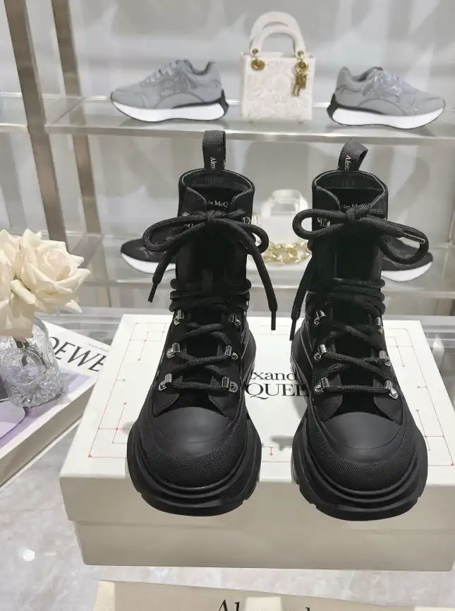 hype McQueen Boots