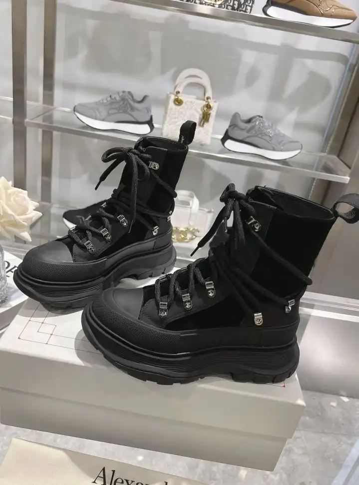 hype McQueen Boots