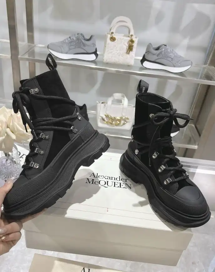 hype McQueen Boots