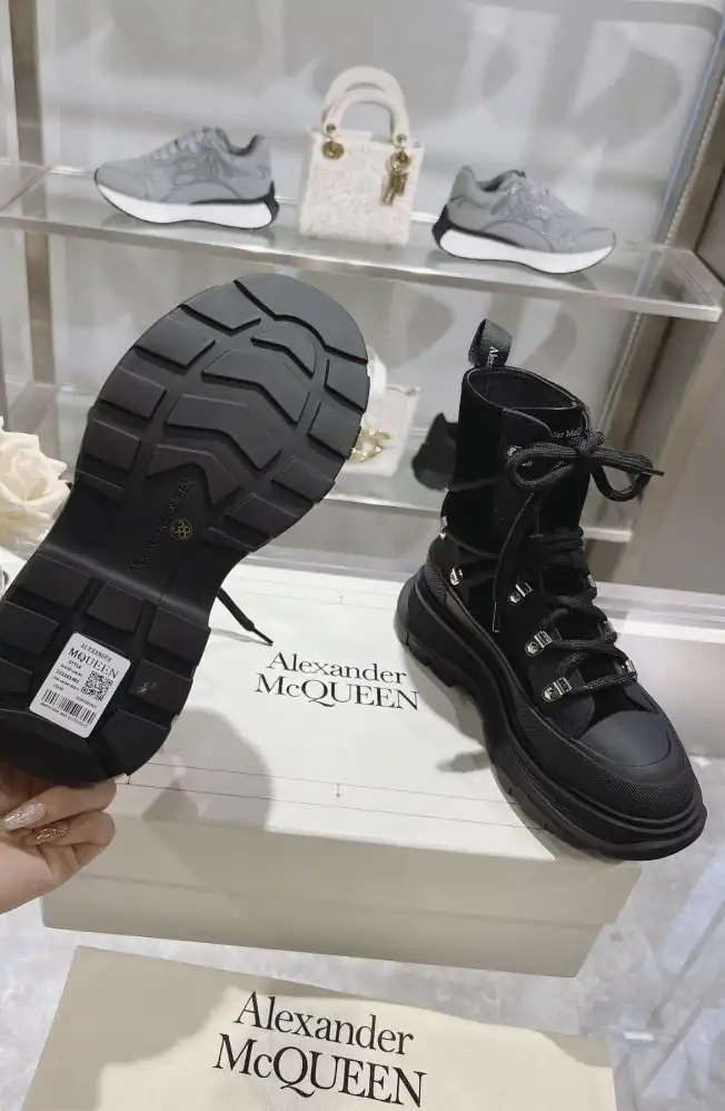 hype McQueen Boots