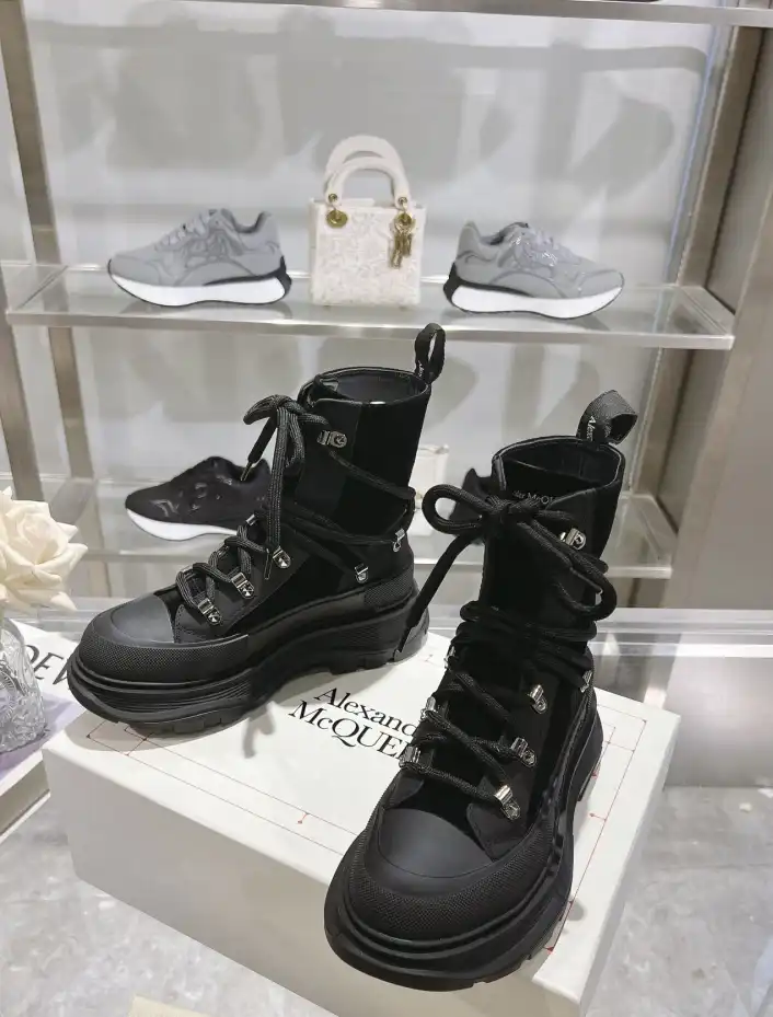 hype McQueen Boots