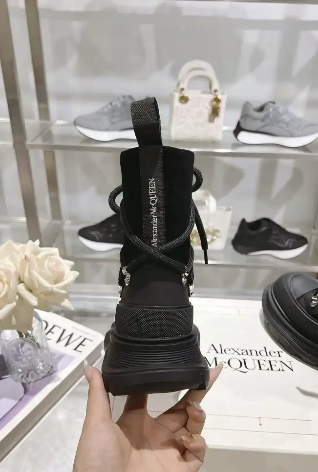 hype McQueen Boots