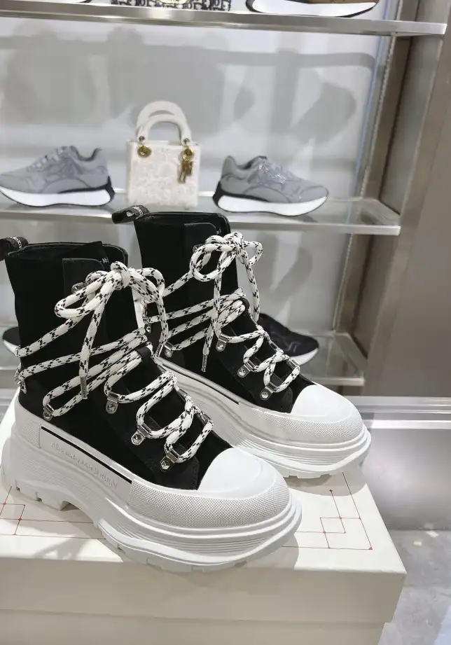 hype McQueen Boots