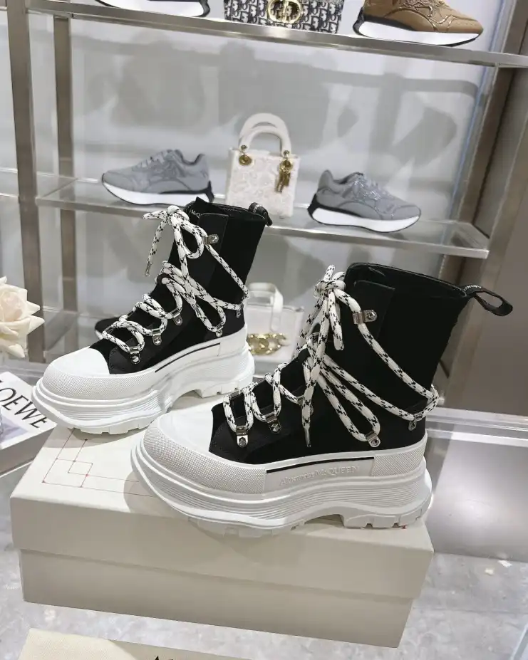 hype McQueen Boots